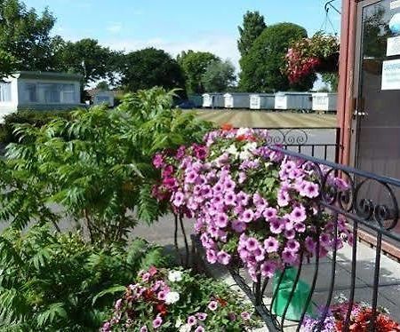 Copthorne Caravans Merston Exterior foto